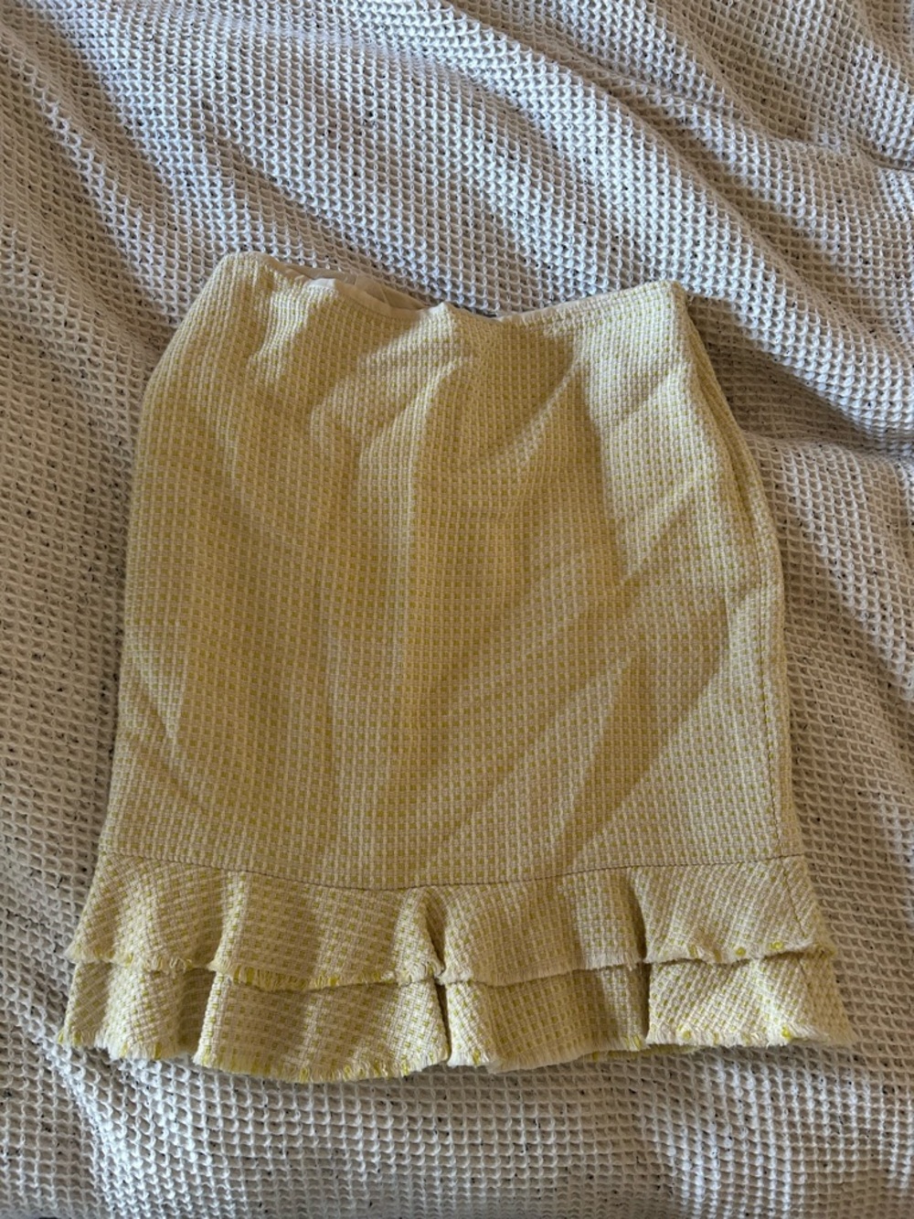 ☀️3/$25 Ann Taylor yellow tweed boucle skirt 2p petite 2 ruffle